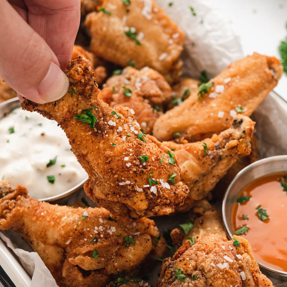 chicken wings and ranch dip