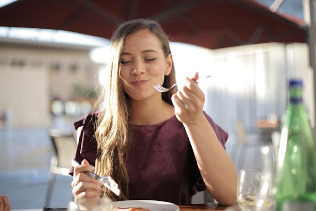 Blissful Ways To Sustain Happiness With Mindful Eating